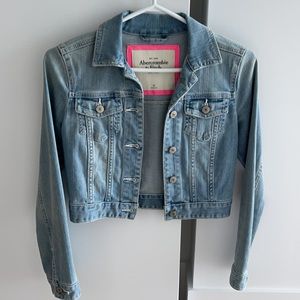 Abercrombie & Fitch Cropped Denim Jacket XS